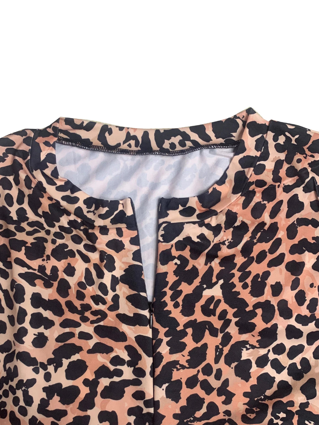 Fashionable long sleeved sexy leopard print V-neck jumpsuit shorts with zipper closure