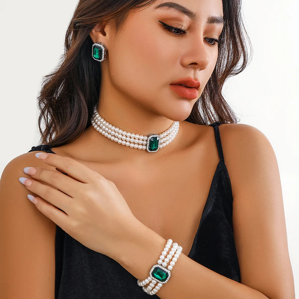 Women's fashion light luxury multi-layer imitation pearl geometric inlaid rhinestone jewelry set, high-end first accessory