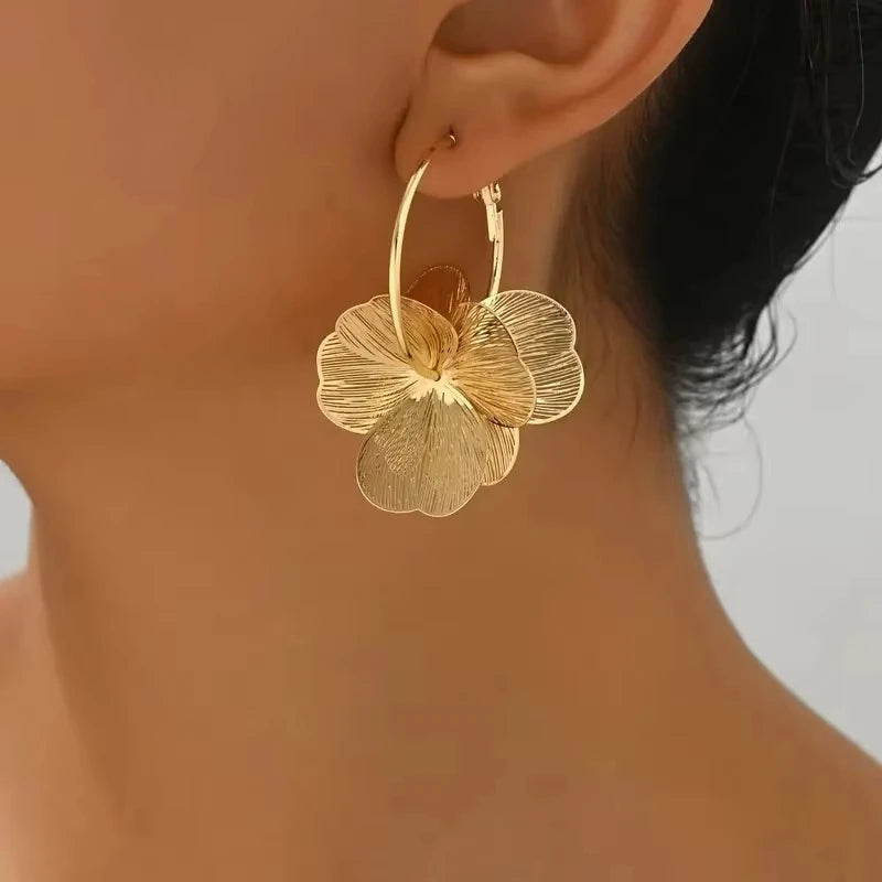 Exquisite Butterfly Flower Pendant Earrings Golden Vintage Earring Fashion Wedding Party Jewelry Accessories