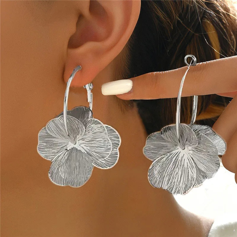 Exquisite Butterfly Flower Pendant Earrings Golden Vintage Earring Fashion Wedding Party Jewelry Accessories