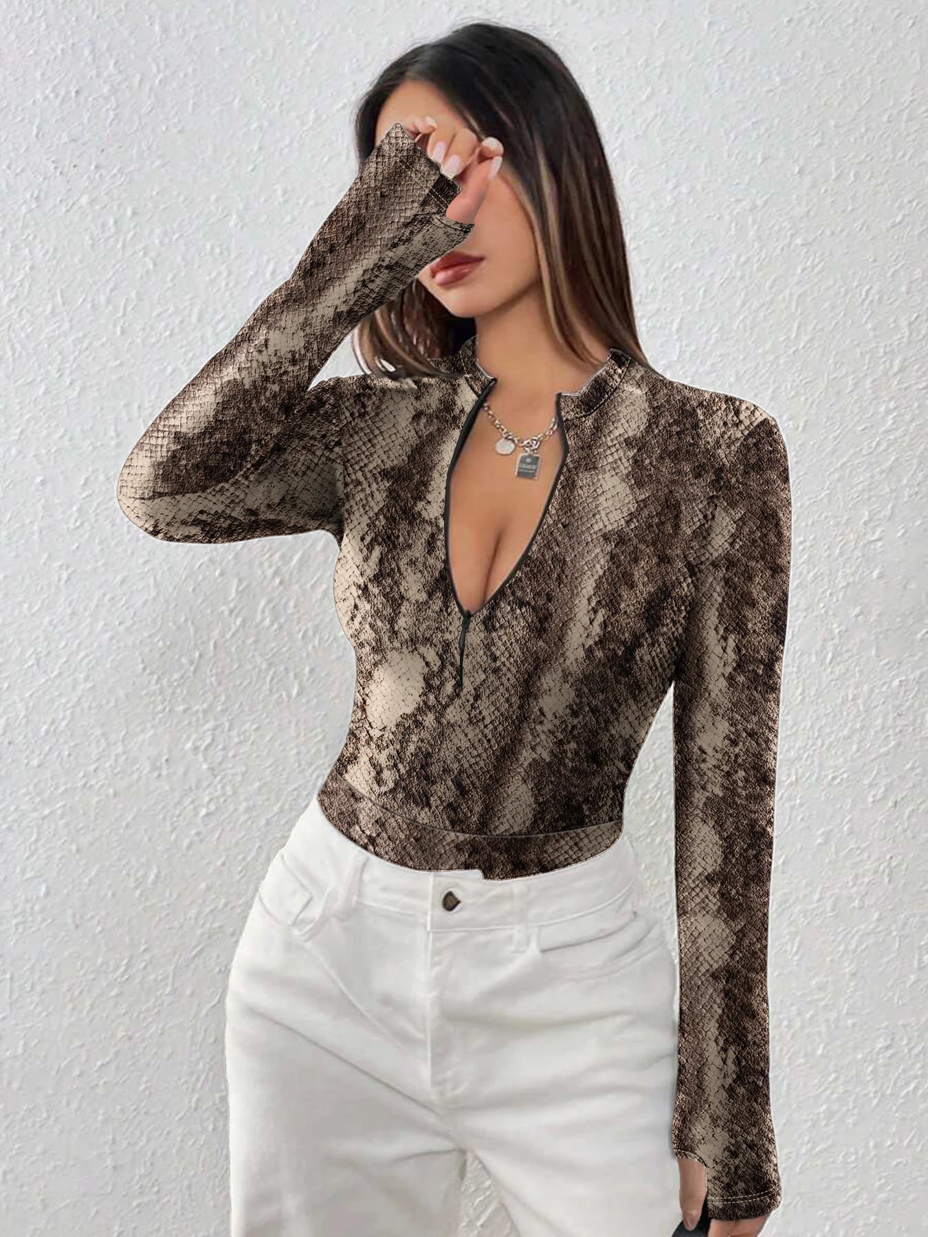 Fashionable long sleeved sexy leopard print V-neck jumpsuit shorts with zipper closure